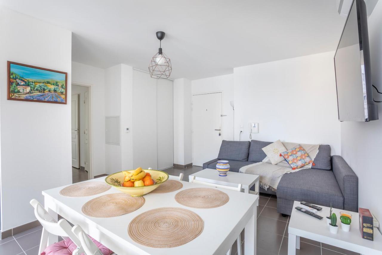 New Joliette Comfortable Well Located With Private Parking