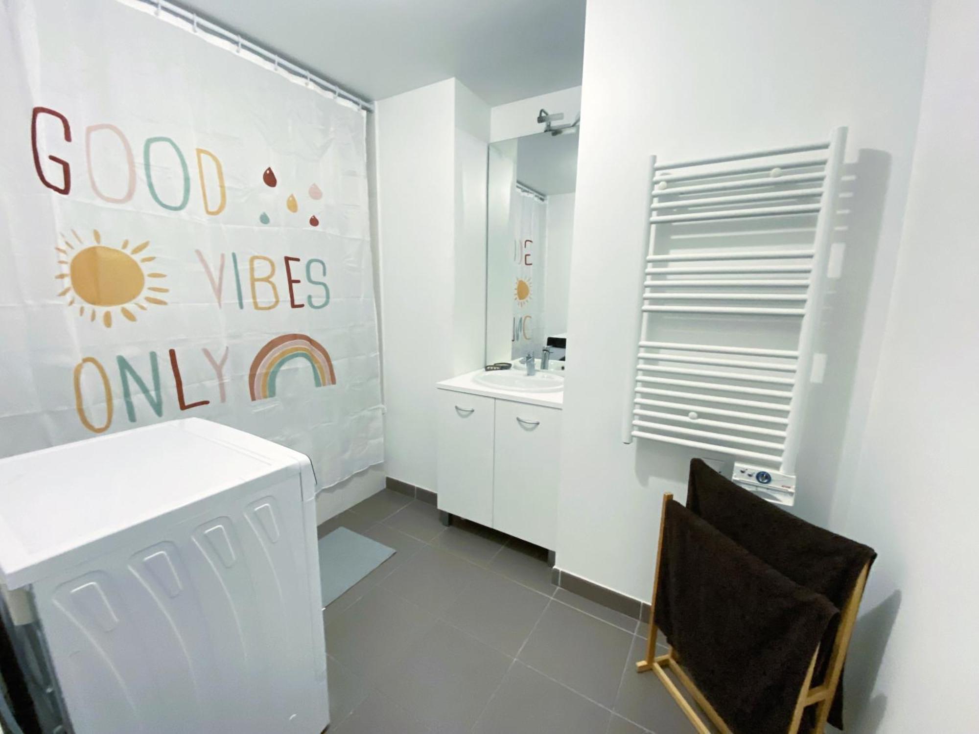 Appartement New Joliette Comfortable Well Located With Private Parking
